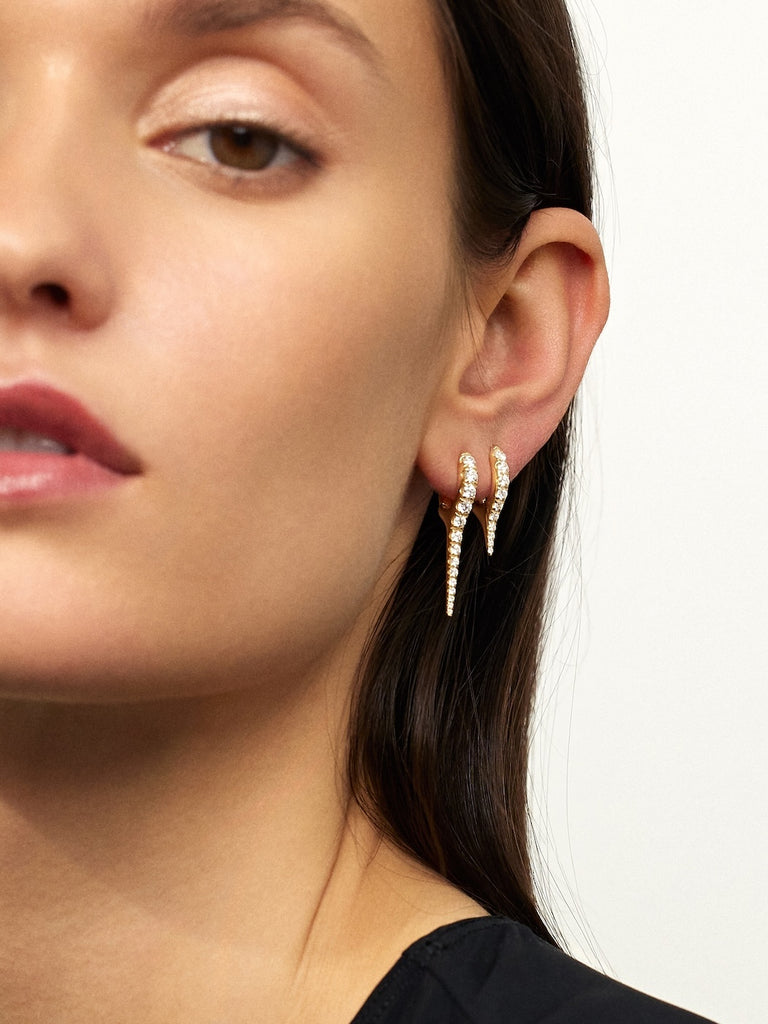 『Tiny Angele』 LOLA NEEDLE EARRING Small – Melissa Kaye